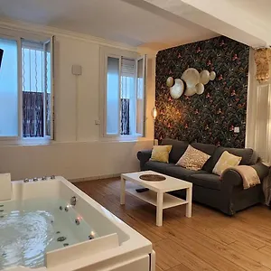 Serenite Au Palais Romantique Jacuzzi , Avignon France